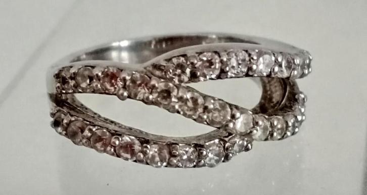 Zilveren cross over ring met zirkonia., Sieraden, Tassen en Uiterlijk, Ringen, Zo goed als nieuw, Dame, 17 tot 18, Zilver, Met kristal