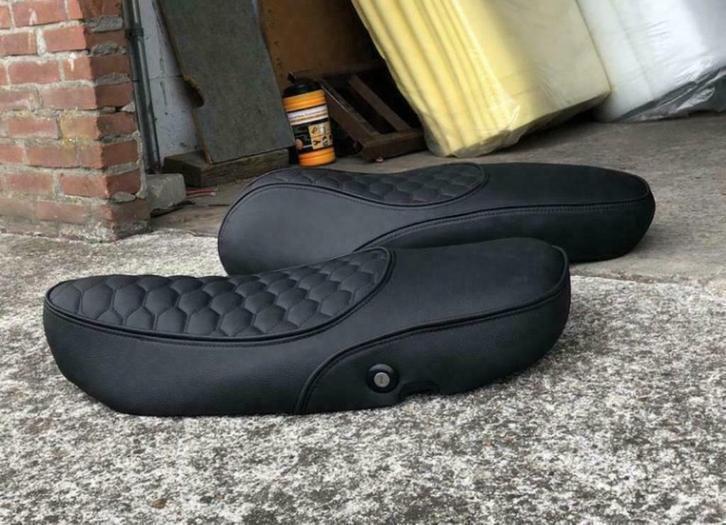 Custom Black On Black  Vespa lx 50/s zadel (NIEUW!!), Fietsen en Brommers, Brommeronderdelen | Scooters, Nieuw, Vespa, Zadel, Ophalen of Verzenden