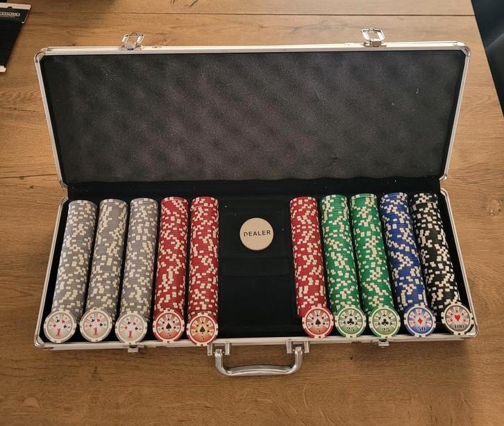 Luxe pokerset, 500 poker fiches met waardeopdruk!, Hobby en Vrije tijd, Gezelschapsspellen | Kaartspellen, Zo goed als nieuw, Een of twee spelers
