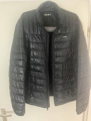 Mooie DKNY jas maat XL beschikbaar voor biedingen