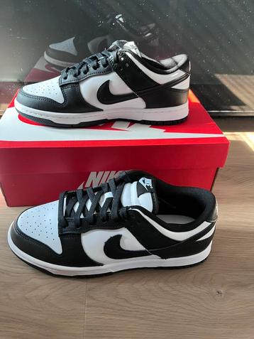 Nike Dunk Low Panda maat 39 US 6,5 beschikbaar voor biedingen