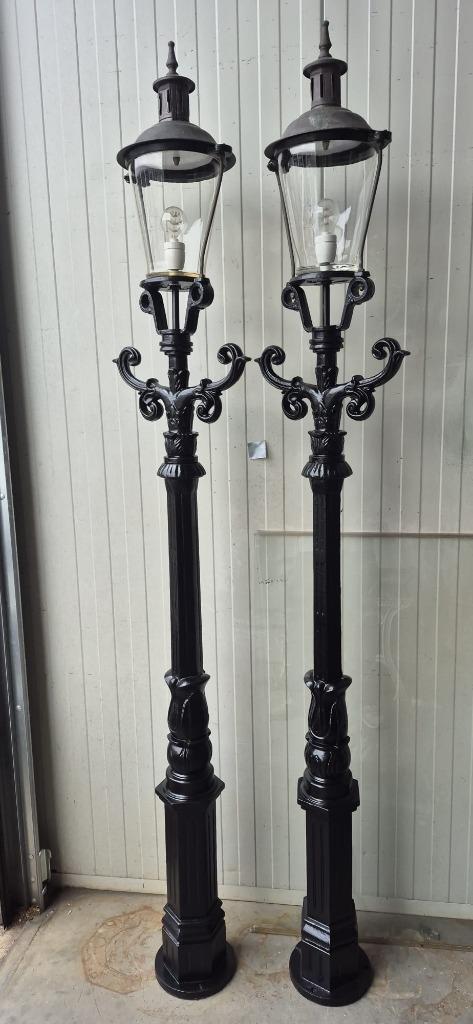 2 Gietijzeren Lantaarnpalen met Glazen kappen 2.25 Meter, Tuin en Terras, Buitenverlichting, Gebruikt, Wandlamp, IJzer, 50 tot 250 watt