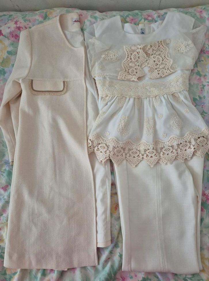 Vintage Beige Dames Kostuum met Kant - Maat S, Kinderen en Baby's, Kinderkleding | Maat 158, Nieuw, Meisje, Ophalen of Verzenden