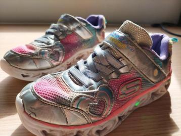 Sketchers met lichtjes en hartjes beschikbaar voor biedingen