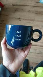HEMA grote mok big mug donker blauw LOVE, Huis en Inrichting, Keuken | Servies, Ophalen, Zo goed als nieuw, Overige stijlen, Kop(pen) en/of Schotel(s)