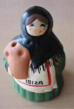 vintage beeldje van klei Spaanse vrouw Ibiza, Verzamelen, Beelden en Beeldjes, Gebruikt, Ophalen of Verzenden, Mens