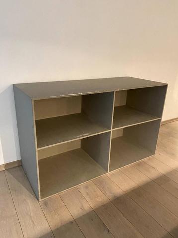Rustieke houten open kast met 4 diepe vakken beschikbaar voor biedingen