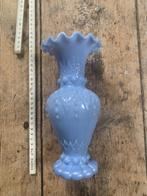 Brocante vaas blauw opaline, Antiek en Kunst, Antiek | Vazen, Ophalen of Verzenden