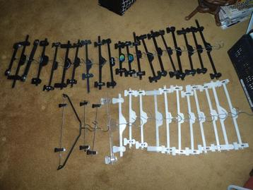 Knijphangertjes zwarte en witte beschikbaar voor biedingen