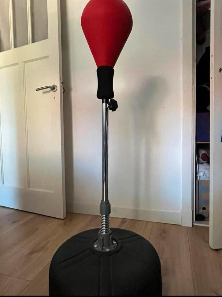 Boksbal rood hoogte verstelbaar, Sport en Fitness, Boksen, Zo goed als nieuw, Ophalen of Verzenden