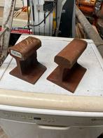 Oud stuk treinrail aambeelden, Ophalen