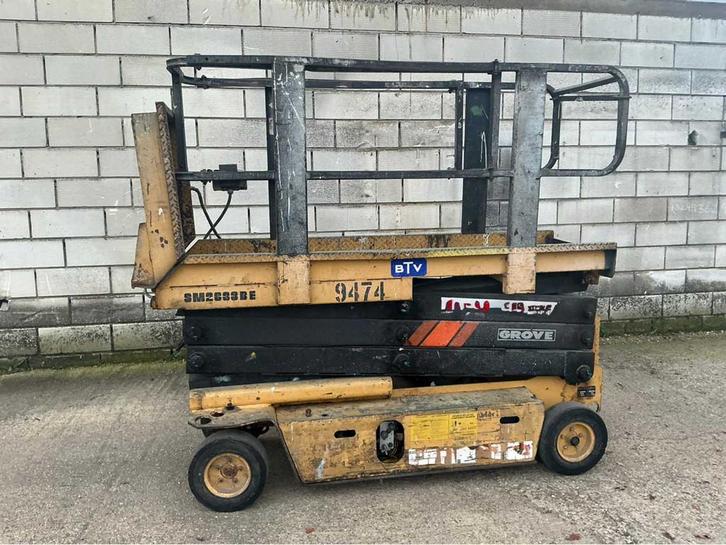 Grove MFG schaarlift SM2633BE Hoogwerker, Zakelijke goederen, Machines en Bouw | Liften, Steigers en Ladders