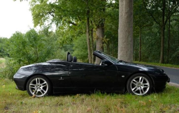 Alfa Romeo Spider 2.0 Twin Spark 16V (2002) Nero metallic, Auto's, Alfa Romeo, Particulier, Spider, Airbags, Bluetooth, Elektrische buitenspiegels