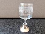 Kristallen glas borrelglas met zilveren voet gegrafeerd, Antiek en Kunst, Antiek | Glas en Kristal, Ophalen of Verzenden