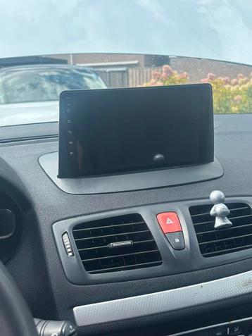 Apple CarPlay Autoradio Renault Megane 2010 beschikbaar voor biedingen