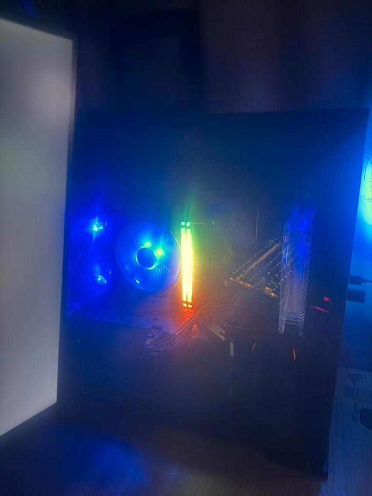 Gaming pc goed werkend., Muziek en Instrumenten, Licht en Laser, Nieuw, Licht, Ophalen