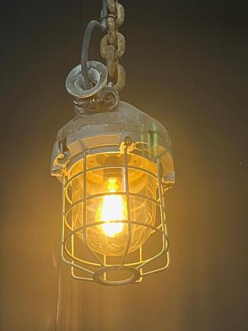 Oude vintage lampen + kabels: stoer, robuust, industrieel beschikbaar voor biedingen