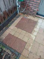 Betontegels / terrastegels 25-30m2. Al opgestapeld! GRATIS, Ophalen, Gebruikt, Beton, Terrastegels