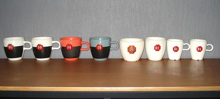 8 diverse Douwe Egberts koffie kopjes - DE, Huis en Inrichting, Keuken | Servies, Nieuw, Kop(pen) en/of Schotel(s), Overige stijlen