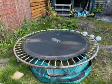 Trampoline beschikbaar voor biedingen
