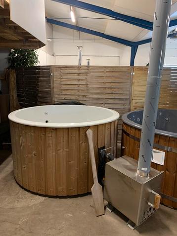 Hottub - 190 cm - welvaere - extern - isolatie- 4 w.k. oud beschikbaar voor biedingen