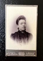CDV vrouw met familiegegevens achterzijde, Foto, Ophalen of Verzenden, Zo goed als nieuw, Voor 1940