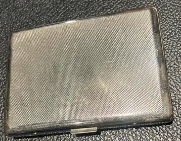 Metalen sigarettenhouder beschikbaar voor biedingen