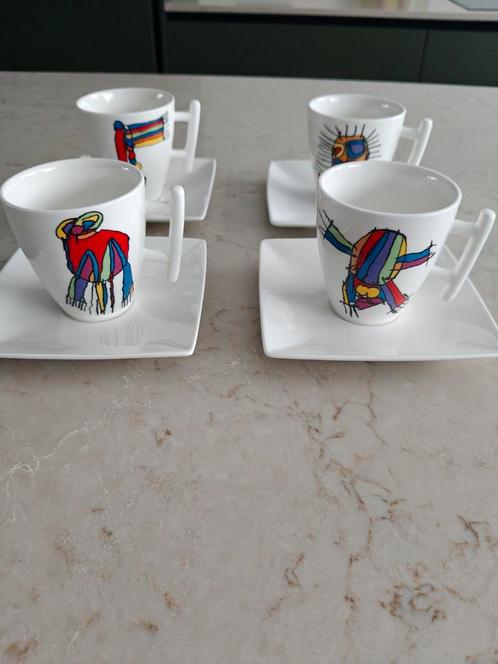 Yong Beast, kop en schotel, Huis en Inrichting, Keuken | Servies, Zo goed als nieuw, Kop(pen) en/of Schotel(s), Overige stijlen