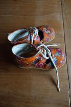 oranje kinder schoenen met bloemetjes en vlindertjes mt 21, Gebruikt, Meisje, Schoenen, Ophalen of Verzenden