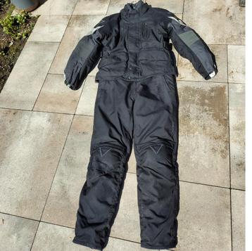 Dainese tweedelig regen/winterpak beschikbaar voor biedingen