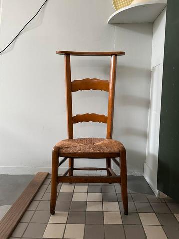 Mooie antieke bidstoel, brocante dressboy beschikbaar voor biedingen