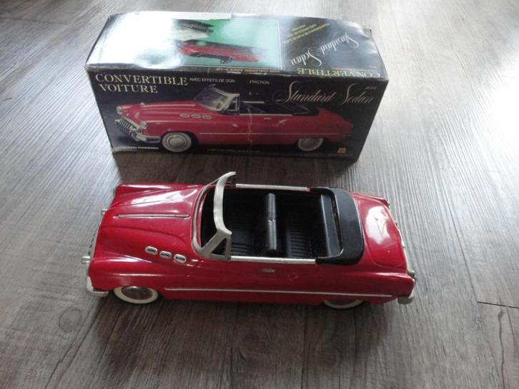 GROTE RODE  AUTO  VAN BLIK  MET DOOS //BLIKKEN AUTO S, Verzamelen, Speelgoed, Gebruikt, Ophalen of Verzenden