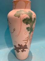 Art nouveau jugendstill Gouda Plateel Vaas met Bloemmotief, Antiek en Kunst, Ophalen of Verzenden