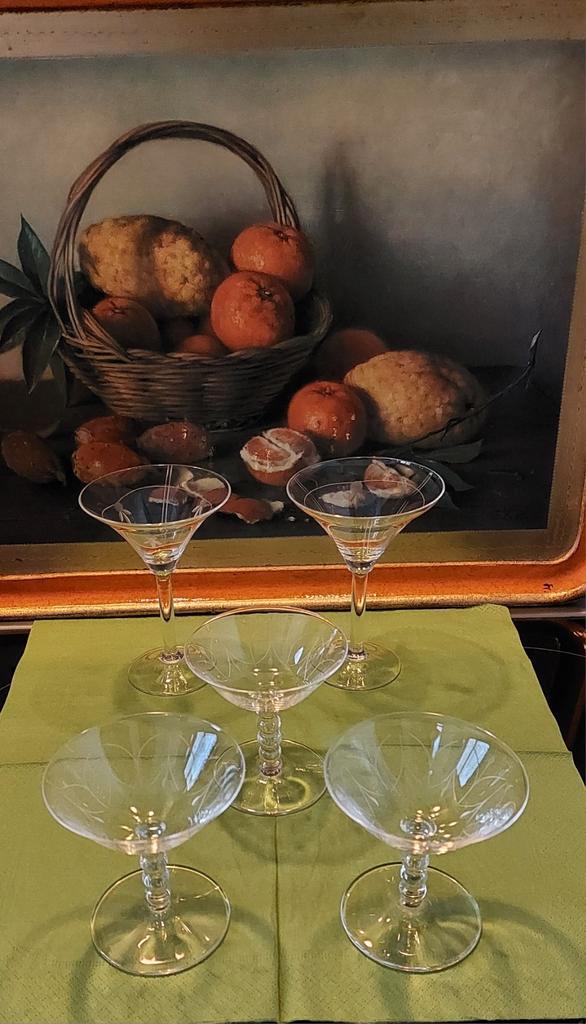 5 prachtige antieke glaasjes op voet met geslepen motiefjes, Antiek en Kunst, Antiek | Glas en Kristal, Ophalen of Verzenden