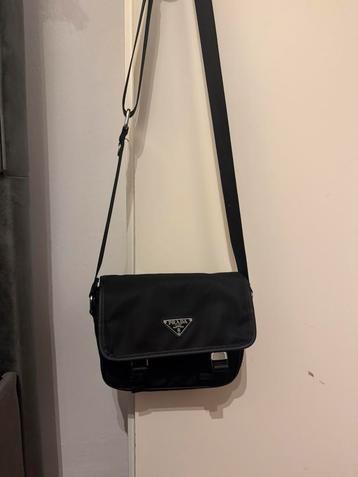 Prada messenger bag beschikbaar voor biedingen