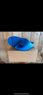 Yeezy slide azure blue (46), Kinderen en Baby's, Ophalen of Verzenden, Zo goed als nieuw