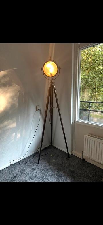Hele gave industriële lamp   beschikbaar voor biedingen