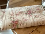Lap oude stof roosjes motief, Ophalen of Verzenden