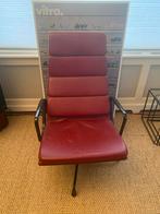 Eames EA222 Softpad lounge chair- Bordeaux rood, Vitra, 2e hands, Gebruikt, Verzenden