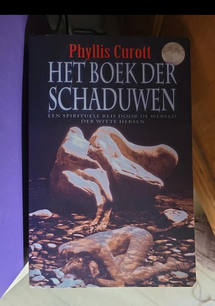 Phyllis Curott - Het boek der schaduwen, Boeken, Ophalen of Verzenden, Gelezen, Achtergrond en Informatie