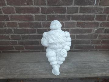 Bibendum betonnen Michelinmannetje tuinbeeld beton beeld beschikbaar voor biedingen