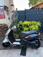 Peugeot Kisbee zilver/zwart, Fietsen en Brommers, Scooters | Peugeot, Ophalen, Zo goed als nieuw, Overige modellen