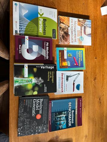 Schoolboeken Commerciële Economie beschikbaar voor biedingen