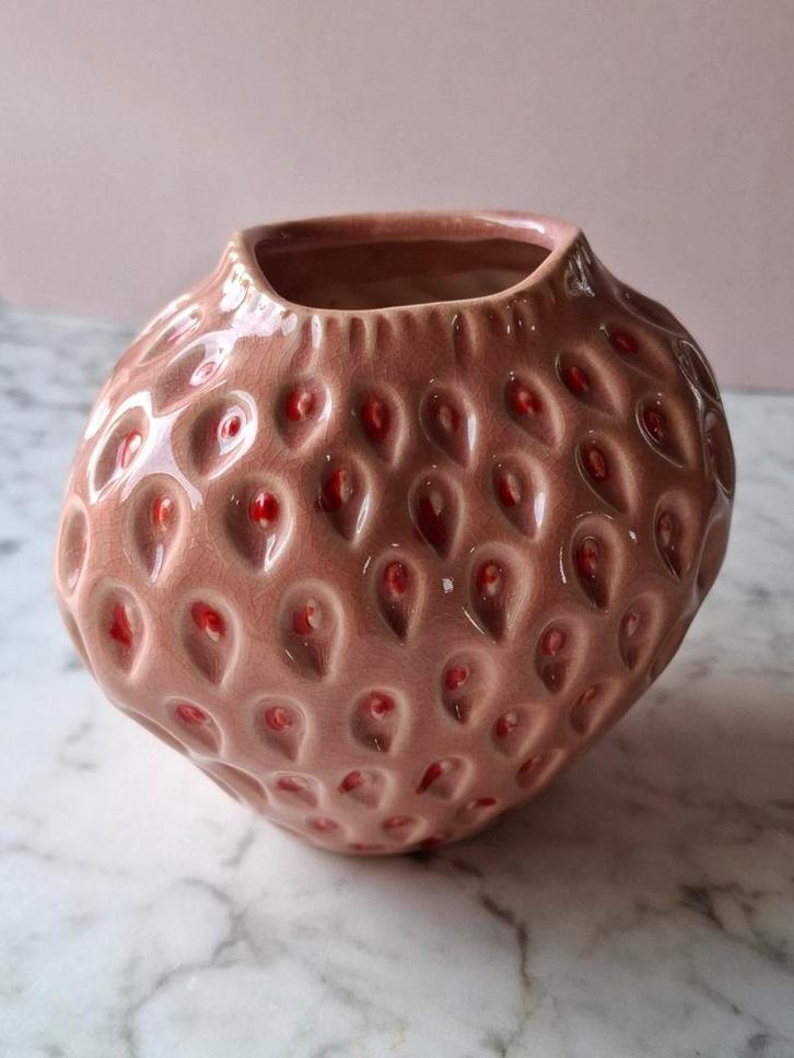 Des Pots aardbei vaas aardbeien vaasje Despots, Huis en Inrichting, Woonaccessoires | Vazen, Gebruikt, Overige kleuren, Minder dan 50 cm