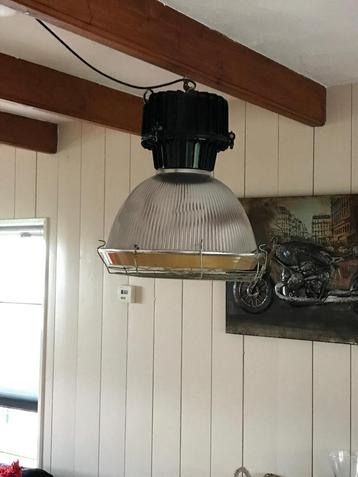 2x industriële Italiaanse hanglampen. beschikbaar voor biedingen