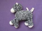 19 JARIGE HAPPY HORSE Knuffel HOND UIT 2006. 26 CM LIGGEND, Ophalen of Verzenden, Nieuw, Hond