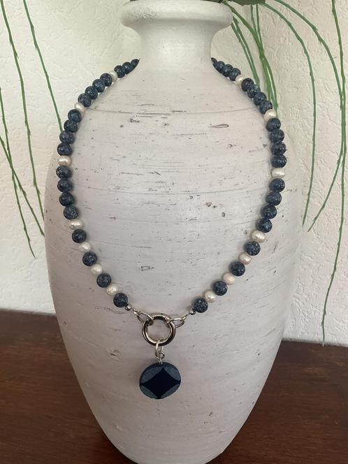 Ketting met sodaliet en zoetwaterparels en agaat hanger, Sieraden, Tassen en Uiterlijk, Kettingen, Nieuw, Steen of Mineraal, Blauw