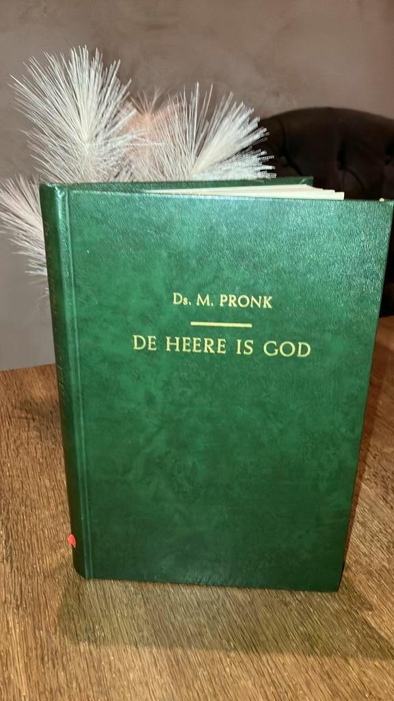 KR-1 Ds M Pronk. De Heere is God, Boeken, Godsdienst en Theologie, Zo goed als nieuw, Ophalen of Verzenden