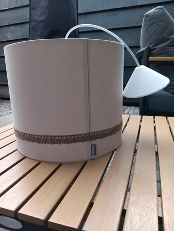 Lamp slaapkamer beschikbaar voor biedingen