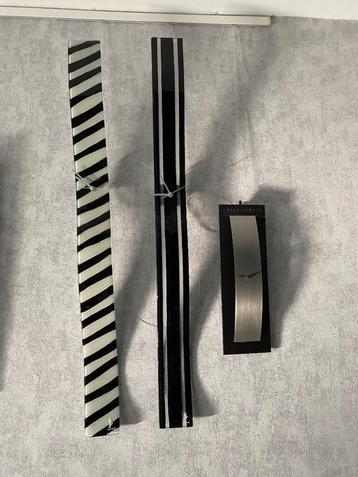 Glazen wand klok 2X    95X8 cm beschikbaar voor biedingen